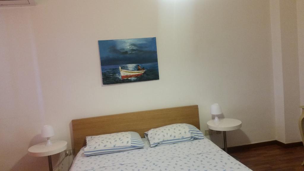 Apartment In A Villa A Mondello Bagian luar foto