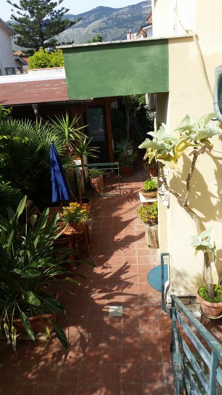 Apartment In A Villa A Mondello Bagian luar foto